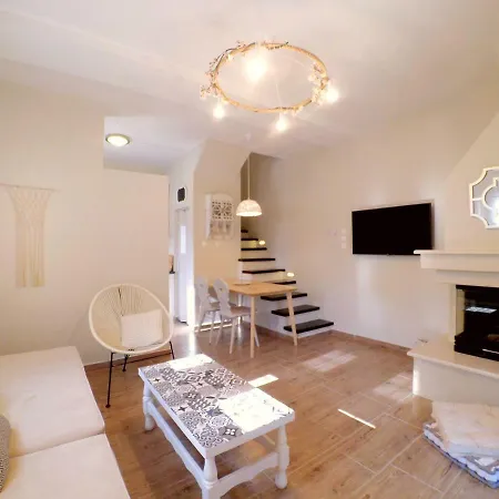 To Spiti - Pelion House * Kala Nera